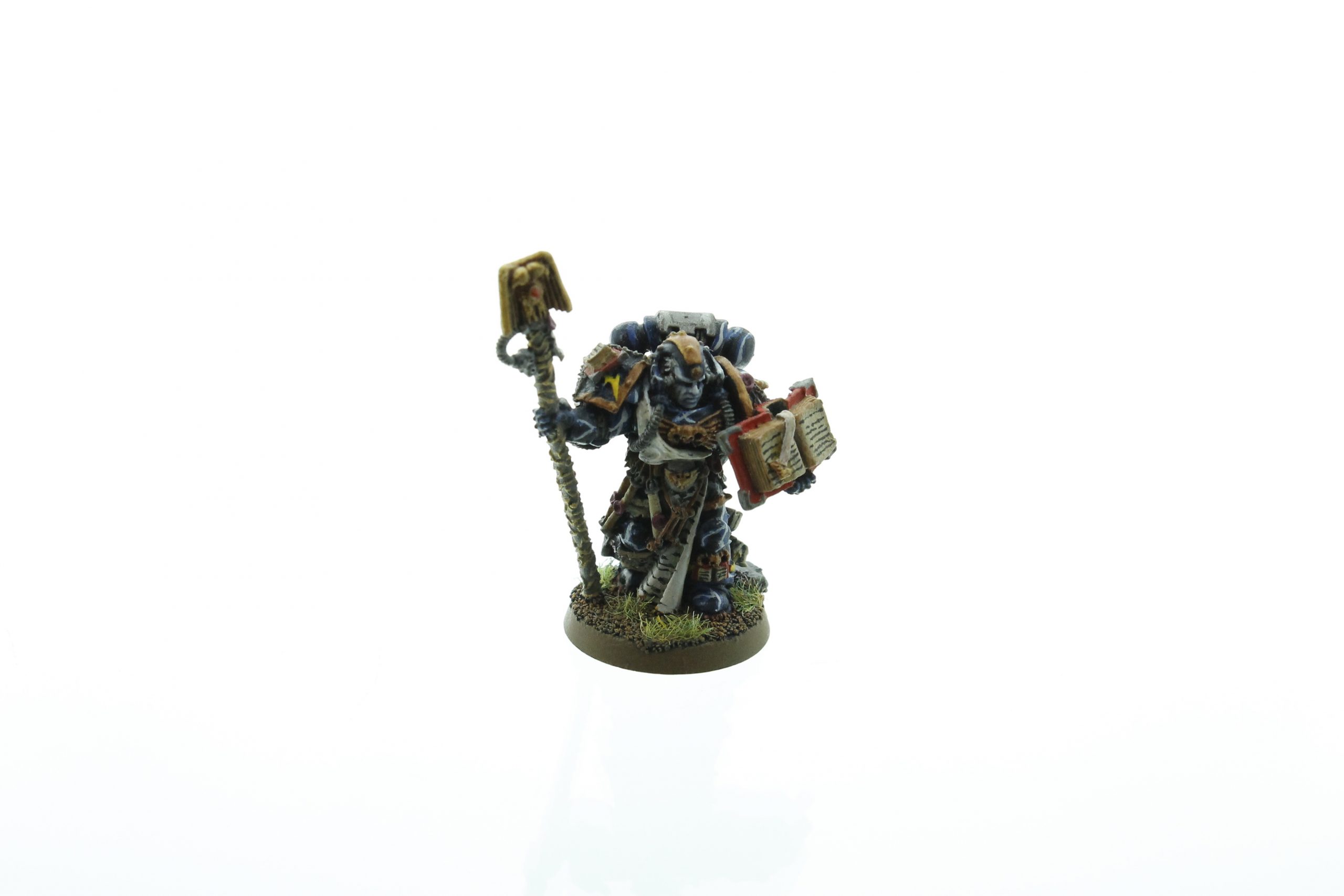 Warhammer 40.000 Space Marine Librarian With Staff & Book | WHTREASURY