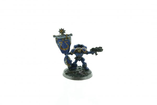 Skullz Ultramarines Standard Bearer