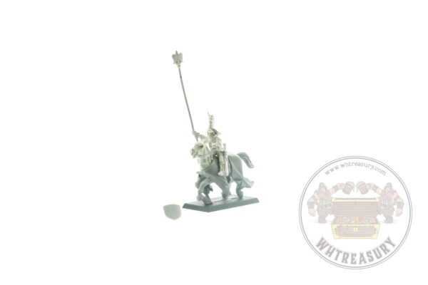 Bretonnia Questing Knight Standard Bearer